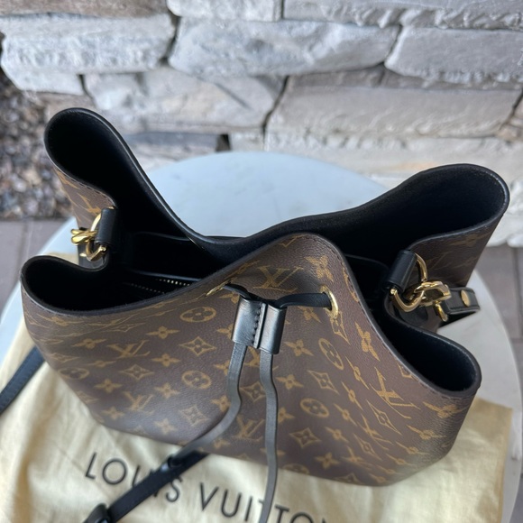SOLD Louis Vuitton Monogram Neonoe MM Black Bucket Bag - Picture 7 of 14